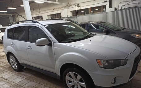 Mitsubishi Outlander III рестайлинг 3, 2011 год, 1 230 000 рублей, 4 фотография