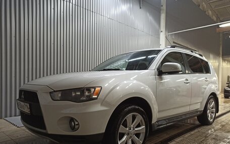 Mitsubishi Outlander III рестайлинг 3, 2011 год, 1 230 000 рублей, 2 фотография
