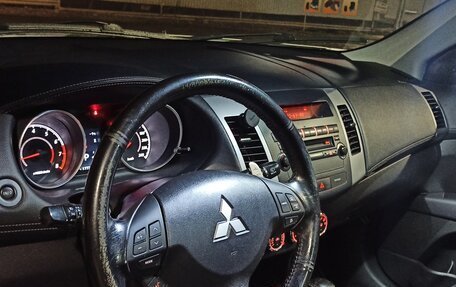 Mitsubishi Outlander III рестайлинг 3, 2011 год, 1 230 000 рублей, 10 фотография