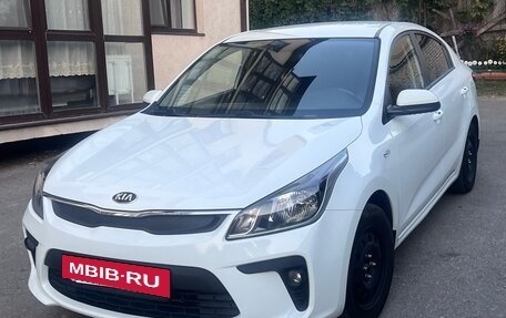 KIA Rio IV, 2018 год, 1 620 000 рублей, 2 фотография