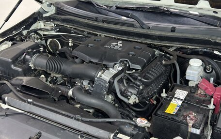 Mitsubishi Pajero Sport III рестайлинг, 2018 год, 2 999 000 рублей, 10 фотография