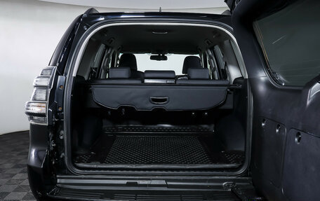 Toyota Land Cruiser Prado 150 рестайлинг 2, 2017 год, 4 490 000 рублей, 10 фотография