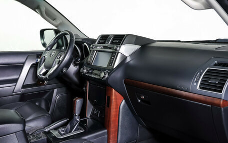 Toyota Land Cruiser Prado 150 рестайлинг 2, 2017 год, 4 490 000 рублей, 11 фотография