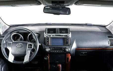 Toyota Land Cruiser Prado 150 рестайлинг 2, 2017 год, 4 490 000 рублей, 13 фотография