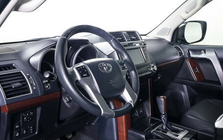 Toyota Land Cruiser Prado 150 рестайлинг 2, 2017 год, 4 490 000 рублей, 14 фотография