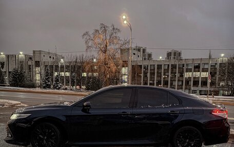 Toyota Camry, 2018 год, 2 900 000 рублей, 2 фотография