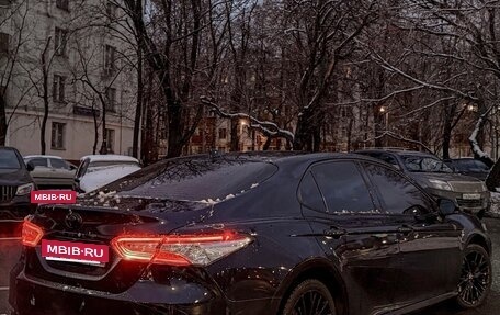 Toyota Camry, 2018 год, 2 900 000 рублей, 3 фотография
