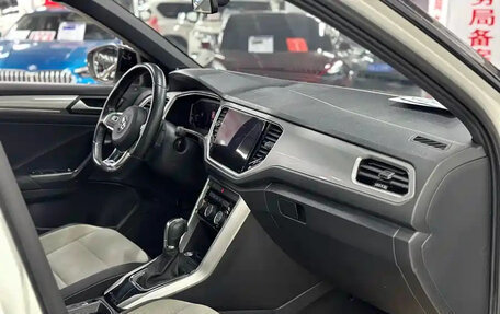 Volkswagen T-Roc I, 2021 год, 1 600 000 рублей, 13 фотография