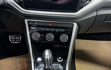 Volkswagen T-Roc I, 2021 год, 1 600 000 рублей, 21 фотография