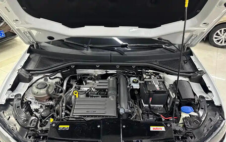 Volkswagen T-Roc I, 2021 год, 1 600 000 рублей, 28 фотография