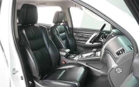 Mitsubishi Pajero Sport III рестайлинг, 2018 год, 2 650 000 рублей, 8 фотография