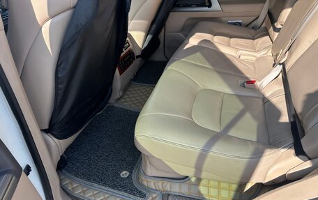 Toyota Land Cruiser 200, 2013 год, 4 000 000 рублей, 23 фотография