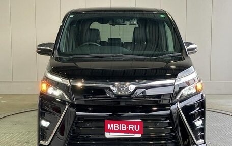 Toyota Voxy III, 2021 год, 1 653 027 рублей, 2 фотография