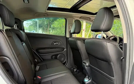 Honda Vezel, 2021 год, 1 480 000 рублей, 14 фотография