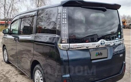 Toyota Voxy III, 2014 год, 1 650 000 рублей, 3 фотография