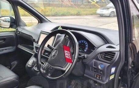 Toyota Voxy III, 2014 год, 1 650 000 рублей, 5 фотография