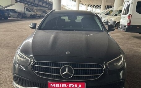 Mercedes-Benz E-Класс, 2021 год, 3 500 000 рублей, 1 фотография