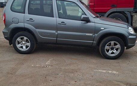 Chevrolet Niva I рестайлинг, 2017 год, 660 000 рублей, 4 фотография