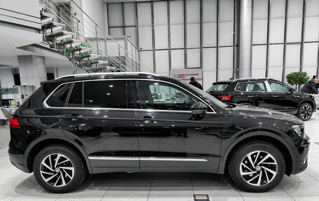 Volkswagen Tiguan II, 2018 год, 2 750 000 рублей, 4 фотография