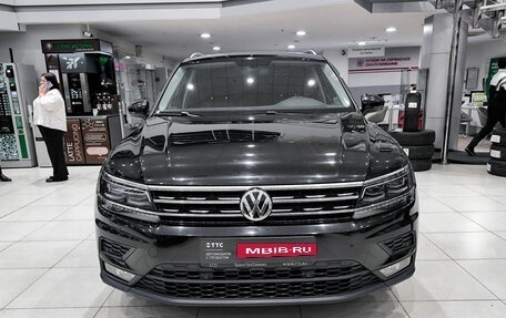 Volkswagen Tiguan II, 2018 год, 2 750 000 рублей, 2 фотография