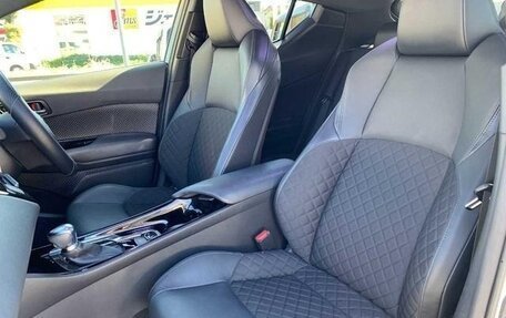 Toyota C-HR I рестайлинг, 2022 год, 1 754 000 рублей, 5 фотография