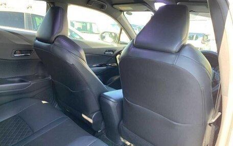 Toyota C-HR I рестайлинг, 2022 год, 1 754 000 рублей, 10 фотография