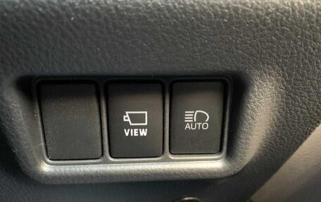 Toyota C-HR I рестайлинг, 2022 год, 1 754 000 рублей, 28 фотография