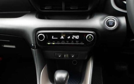 Toyota Yaris, 2021 год, 1 170 000 рублей, 9 фотография