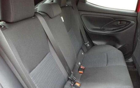 Toyota Yaris, 2021 год, 1 170 000 рублей, 16 фотография