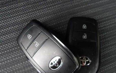 Toyota Yaris, 2021 год, 1 170 000 рублей, 19 фотография