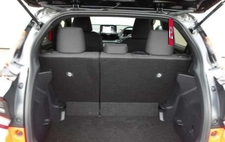 Toyota Yaris, 2021 год, 1 170 000 рублей, 17 фотография