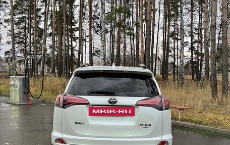 Toyota RAV4, 2018 год, 2 900 000 рублей, 11 фотография