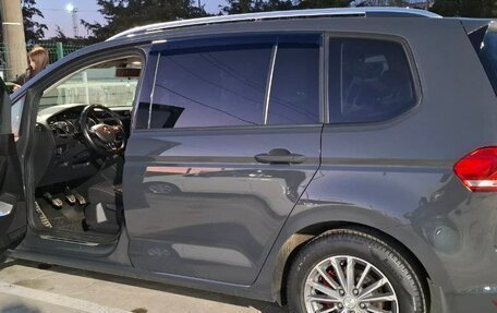 Volkswagen Touran III, 2018 год, 1 610 000 рублей, 4 фотография