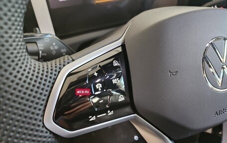 Volkswagen Tiguan, 2025 год, 4 950 000 рублей, 16 фотография