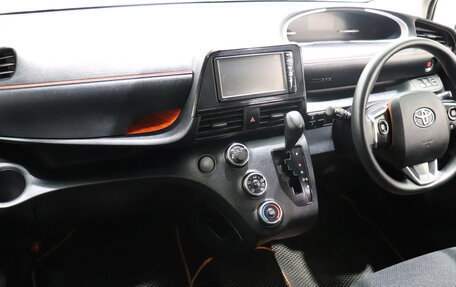 Toyota Sienta II, 2015 год, 1 110 000 рублей, 15 фотография