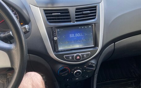 Hyundai Solaris II рестайлинг, 2012 год, 650 000 рублей, 25 фотография