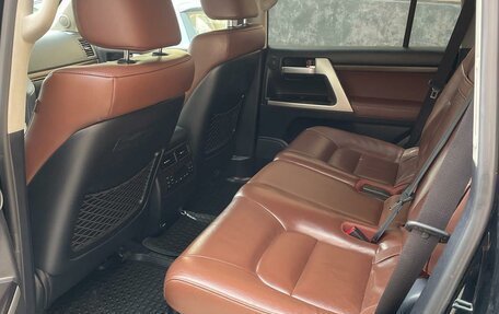 Toyota Land Cruiser 200, 2018 год, 5 200 000 рублей, 2 фотография