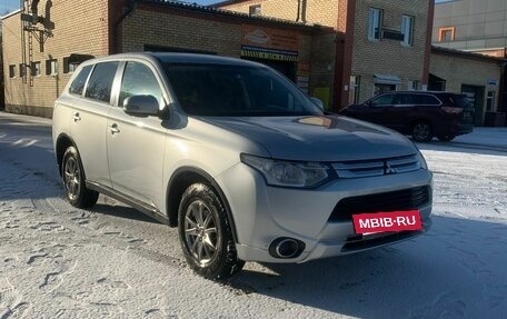 Mitsubishi Outlander III рестайлинг 3, 2014 год, 1 200 000 рублей, 2 фотография
