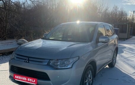 Mitsubishi Outlander III рестайлинг 3, 2014 год, 1 200 000 рублей, 7 фотография