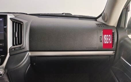 Toyota Land Cruiser 200, 2019 год, 6 700 000 рублей, 12 фотография