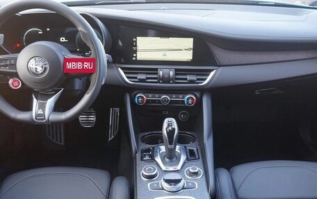 Alfa Romeo Giulia II, 2024 год, 184 159 рублей, 14 фотография