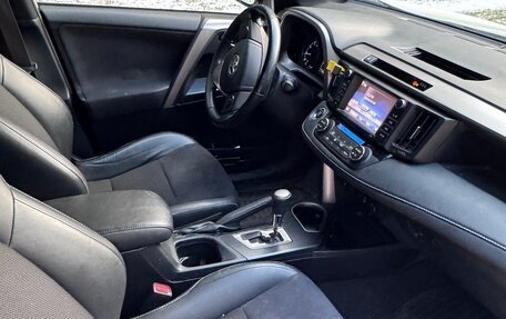 Toyota RAV4, 2017 год, 2 550 000 рублей, 2 фотография