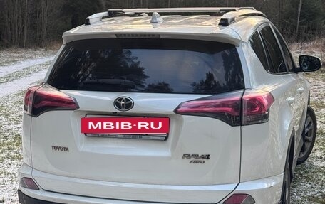 Toyota RAV4, 2017 год, 2 550 000 рублей, 11 фотография