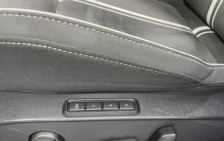 Volkswagen Golf VIII, 2022 год, 1 550 000 рублей, 14 фотография