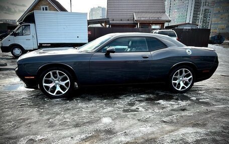 Dodge Challenger III рестайлинг 2, 2015 год, 2 400 000 рублей, 2 фотография