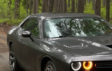 Dodge Challenger III рестайлинг 2, 2015 год, 2 400 000 рублей, 3 фотография