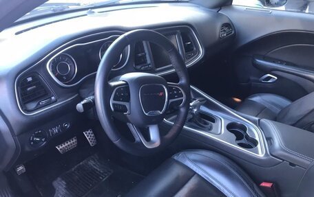 Dodge Challenger III рестайлинг 2, 2015 год, 2 400 000 рублей, 4 фотография