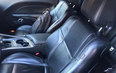 Dodge Challenger III рестайлинг 2, 2015 год, 2 400 000 рублей, 5 фотография