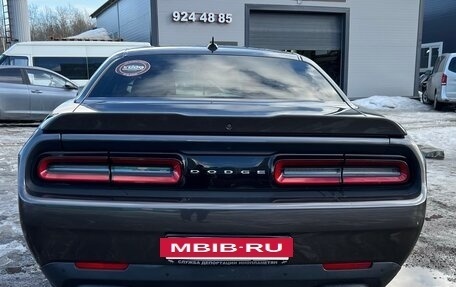 Dodge Challenger III рестайлинг 2, 2015 год, 2 400 000 рублей, 7 фотография