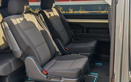 Volkswagen Multivan T6 рестайлинг, 2021 год, 8 550 000 рублей, 10 фотография